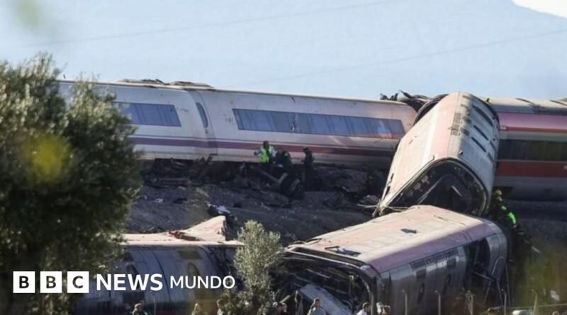 Mueren decenas de personas al chocar dos trenes de alta velocidad en el sur de España - BBC News Mundo
