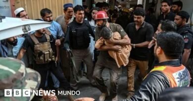 Mueren más de 30 niños y un maestro en Pakistán tras el derrumbe del techo de una escuela - BBC News Mundo