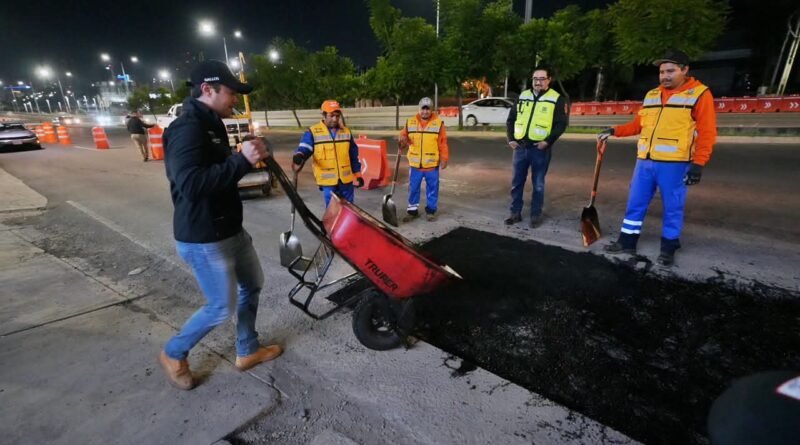 Municipio de Querétaro atiende baches en Bernardo Quintana - RR Noticias
