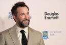 Noah Wyle, protagonista de “The Pitt”, es nombrado el hombre más sexy del mundo en 2026 - RR Noticias