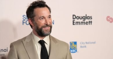Noah Wyle, protagonista de “The Pitt”, es nombrado el hombre más sexy del mundo en 2026 - RR Noticias
