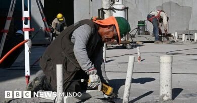Por qué Chile enfrenta una crisis económica con récord de desempleo en medio de las políticas de austeridad de Kast - BBC News Mundo