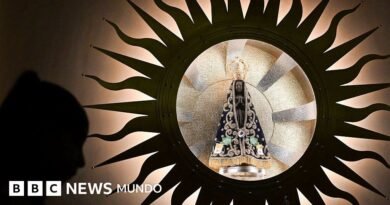 Por qué los católicos votan más a Lula, los evangélicos a Bolsonaro y cómo una polémica por la virgen de Aparecida influye en las elecciones de Brasil - BBC News Mundo
