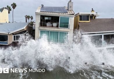 Qué son las ondas Kelvin detrás del oleaje destructivo que está afectando a las costas de México y el sur de California - BBC News Mundo