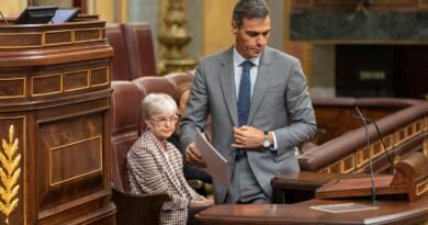 Sánchez mide el alcance del malestar social contra la derecha para decidir si convoca ya elecciones