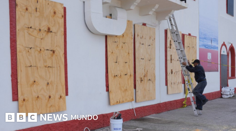 Simon se fortalece en el Pacífico y se prevé que toque tierra en las costas de México como potente huracán durante el fin de semana - BBC News Mundo