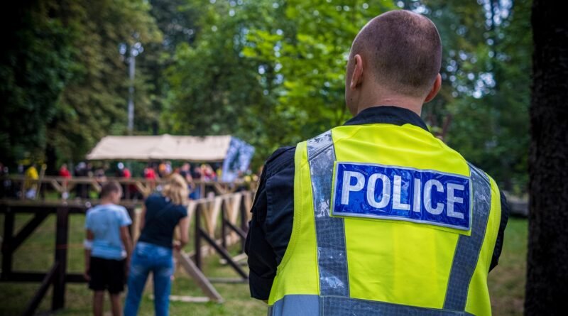 Suspenden uso de granadas policiales; protestas en Francia  - RR Noticias