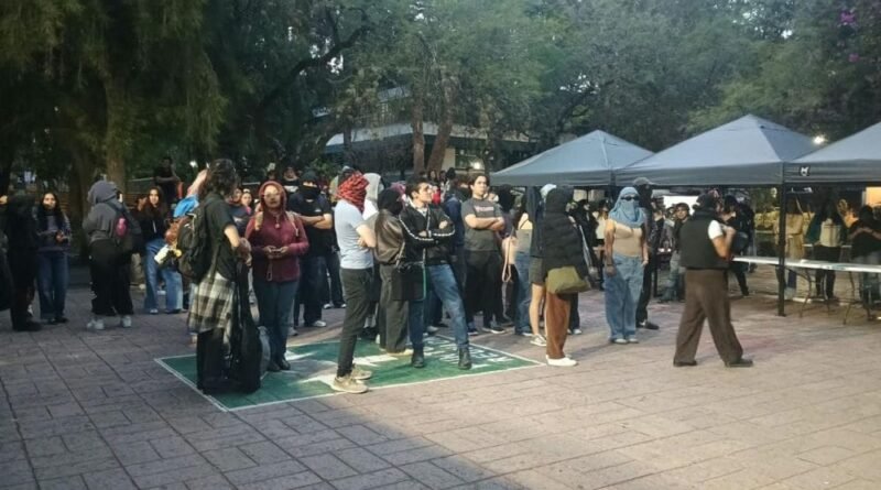 UAQ espera pliego petitorio y llama al diálogo con estudiantes - RR Noticias